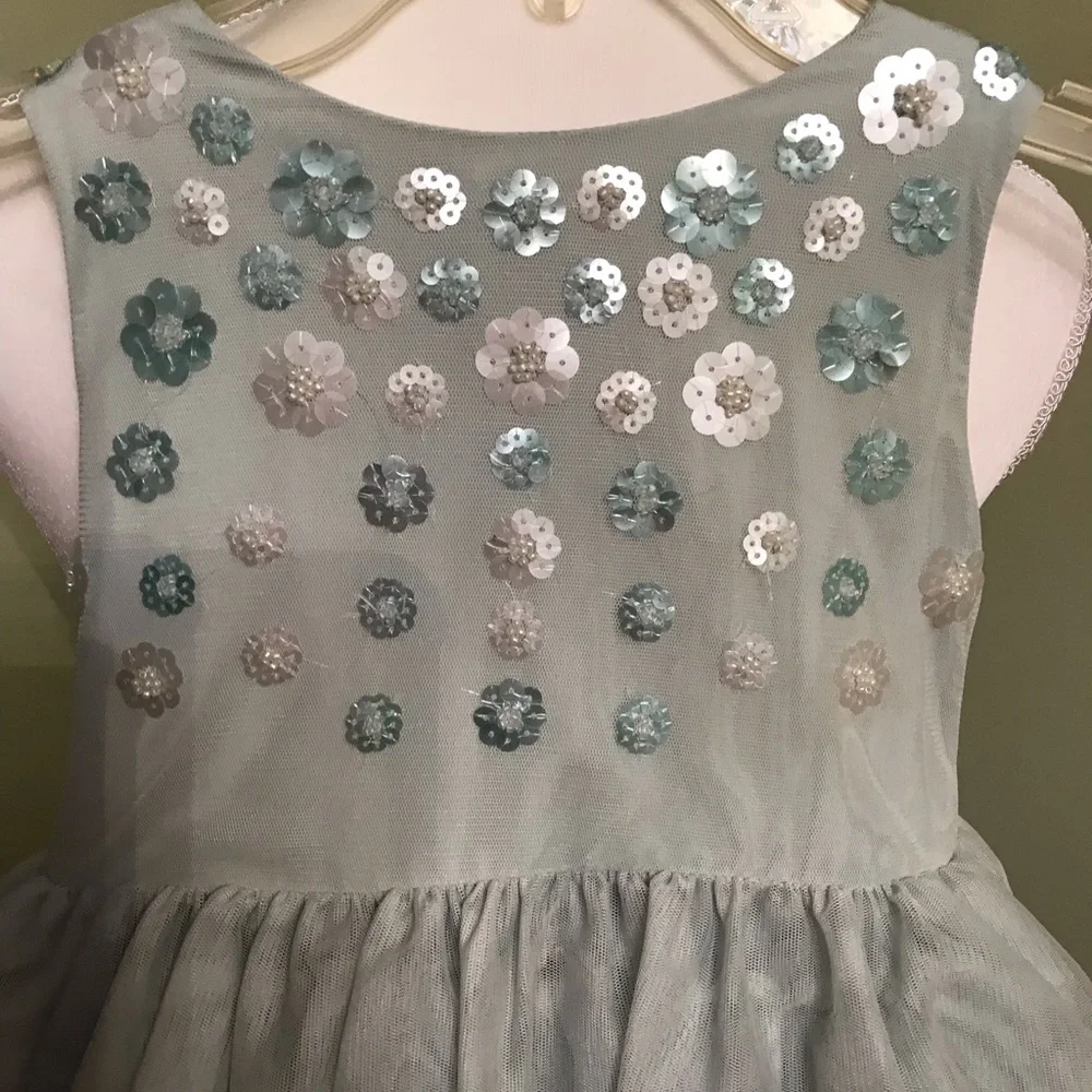 ☀️H&M Girl’s Pale Green Sequined Hi Low Dress, 5-6 yrs